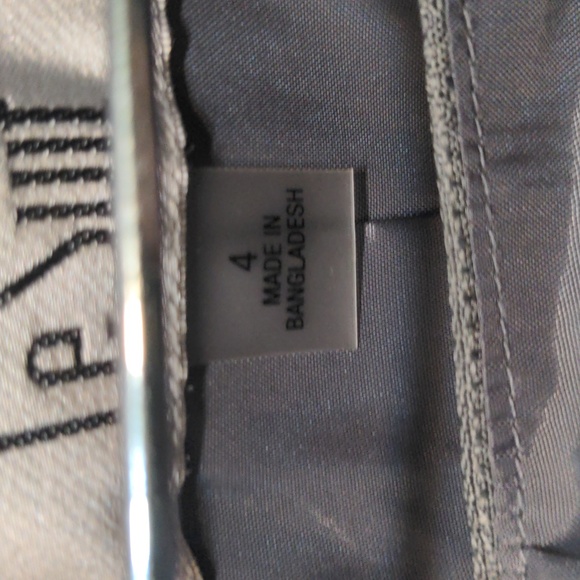 NWT Le Suit gray 2 piece career wear suit coat and skirt size 4 - Picture 3 of 13